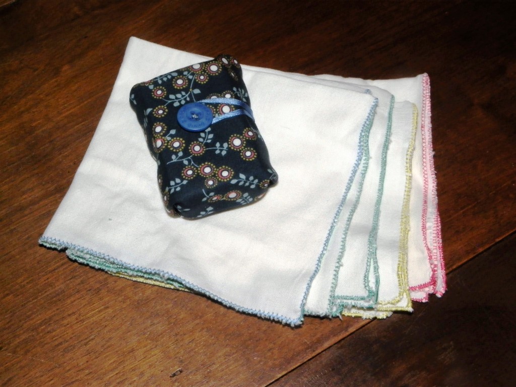 lingettes en drap ancien et pochette à savon
